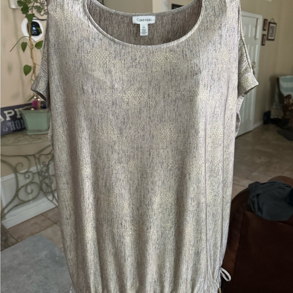 Calvin Klein beautiful shimmery blouse L